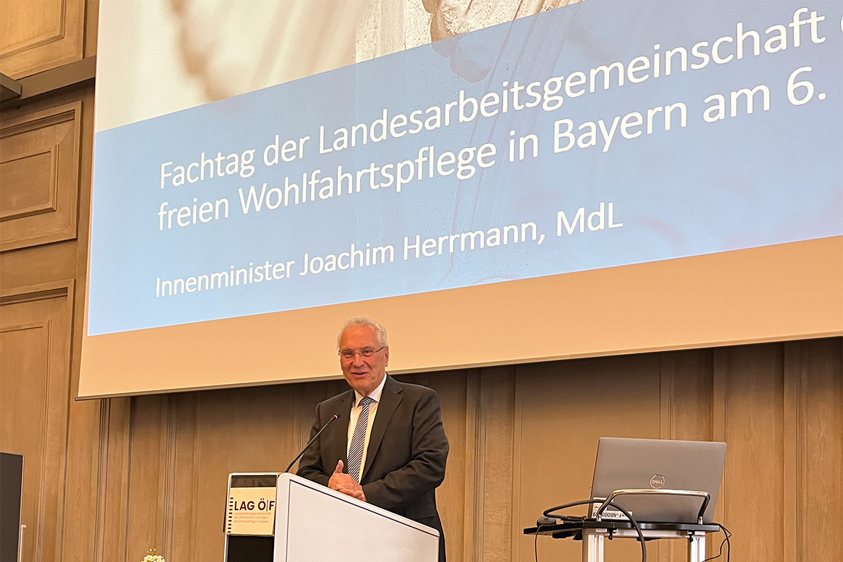 Minister Hermann spricht auf dem Fachtag Nürnberg LAG ÖF